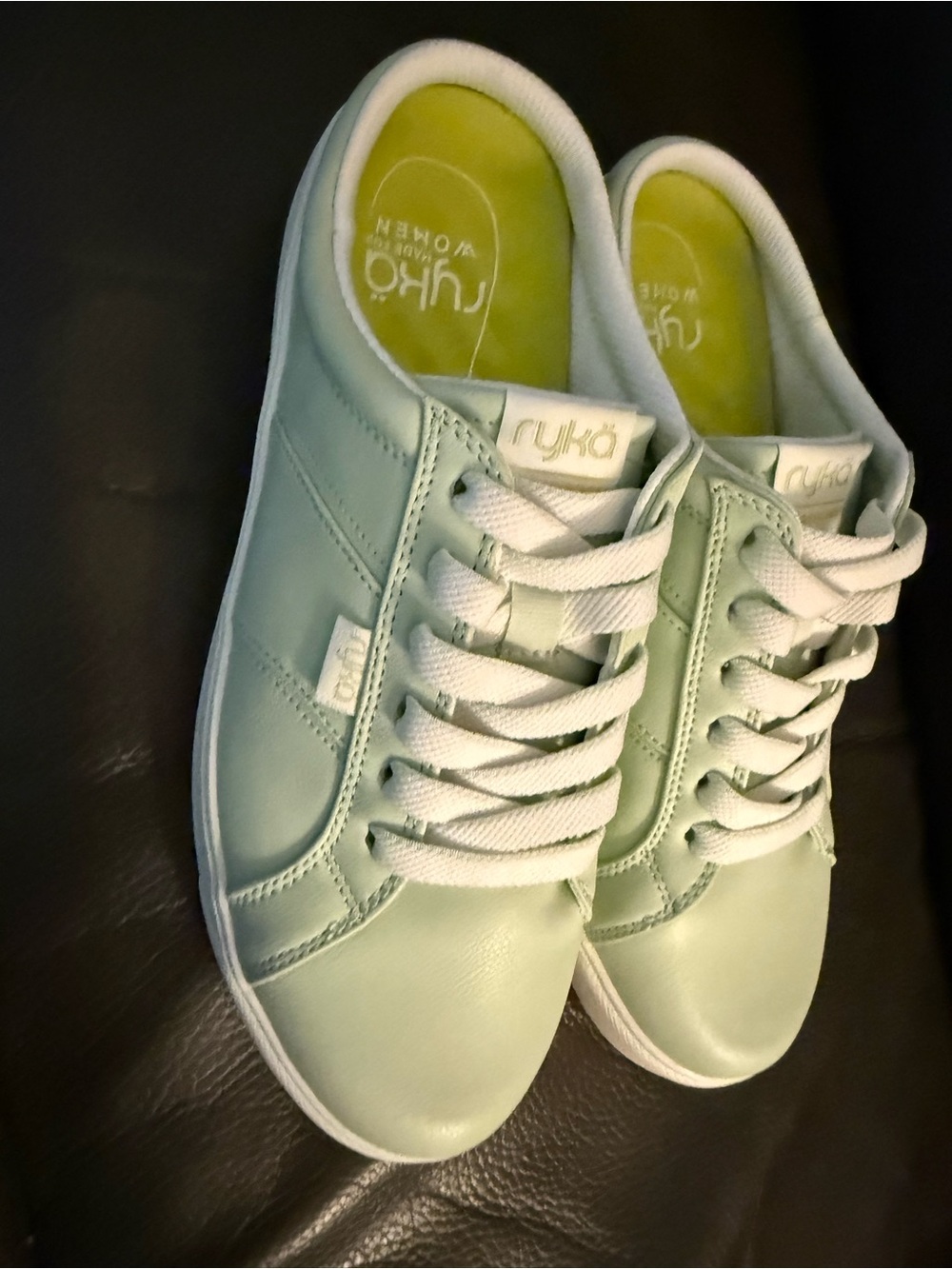 Ryka slip on sneakers in women’s 8.5w